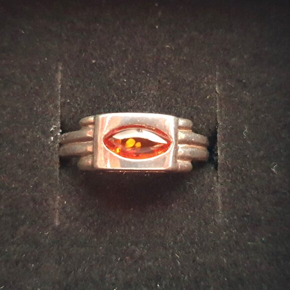 Elegant Baltic Amber 925 Sterling Silver Ring - Picture 1 of 9